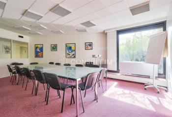 Vente bureaux, Pont de, avec parking et commerces à proximité  à Saint-Cloud - 92210