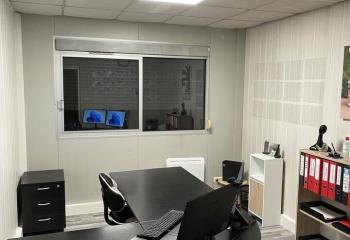 Vente bureaux, proche bus, autoroutes et commerces  à Saint-Saturnin - 72650