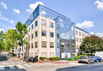 Vente bureaux, proche tramway T2 et gare, 1806 m²  à Suresnes - 92150