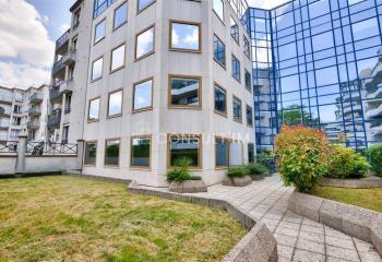 Vente bureaux, proche tramway T2 et gare, avec extérieur privatif  à Suresnes - 92150