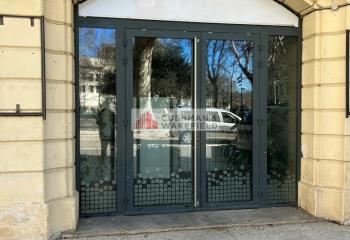 Vente local commercial centre-ville - Proche arènes  à Nîmes - 30000