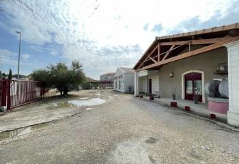 Bâtiment indépendant à vendre - Proche A9  à Beaucaire - 30300