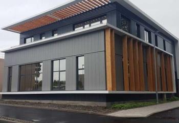 Bâtiment indépendant à vendre - Proche tram et autoroutes