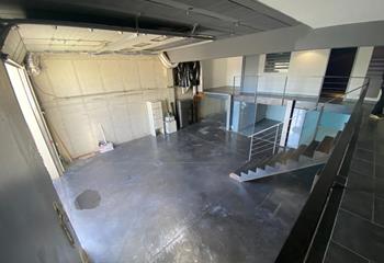 Local d'activité à vendre - 3 parkings privatifs  à Taluyers - 69440