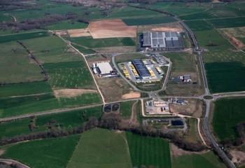 Terrain industriel clé en main -, accès autoroutes et RCEA  à Combronde - 63460