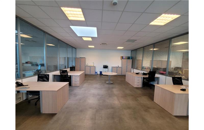 Location de bureau de 325 m² à Bussy-Saint-Martin - 77600 photo - 1