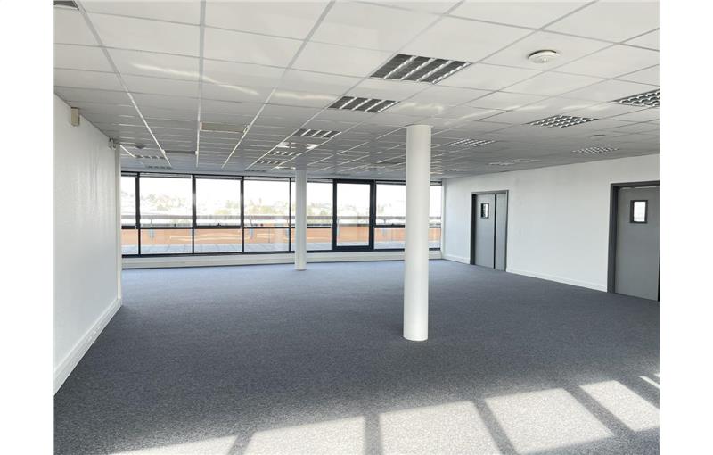 Location de bureau de 897 m² à Créteil - 94000 photo - 1