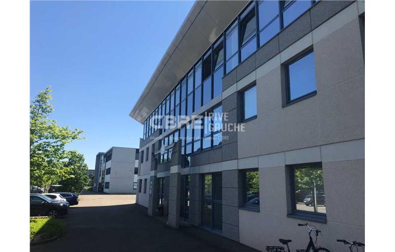 Location de bureau de 222 m² à Entzheim - 67960 photo - 1