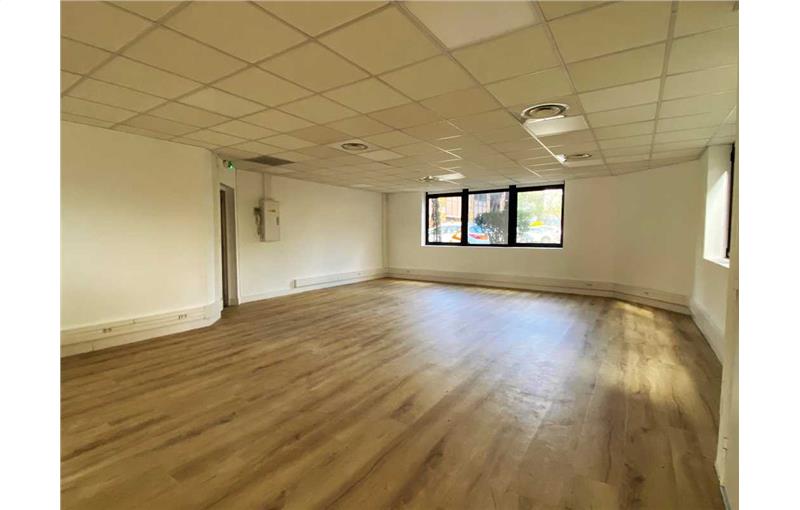 Location de bureau de 770 m² à Marseille 14 - 13014 photo - 1