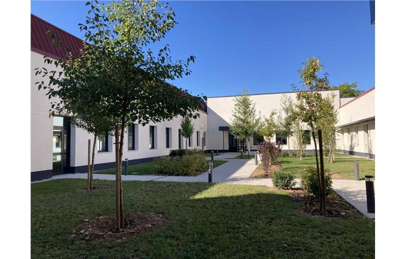 Location de bureau de 2 416 m² à Vénissieux - 69200 photo - 1