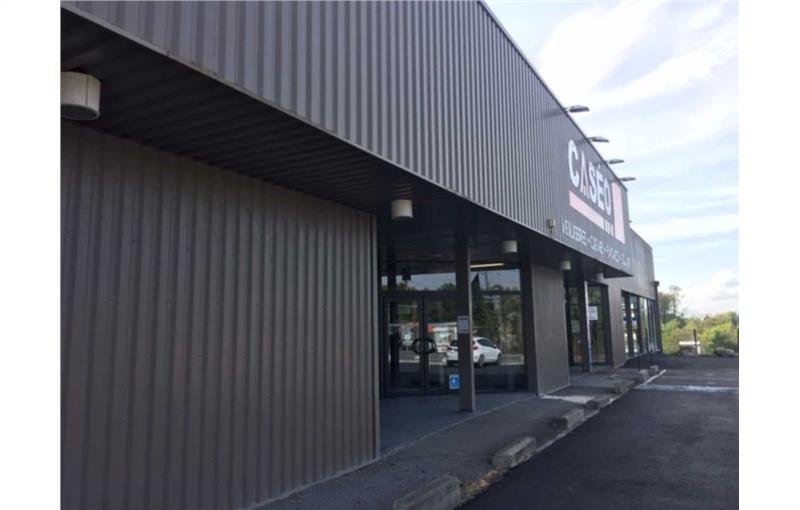 Location de local commercial de 244 m² à Barbezieux-Saint-Hilaire - 16300 photo - 1