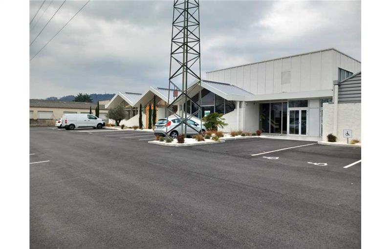 Location de local commercial de 550 m² à Lons - 64140 photo - 1