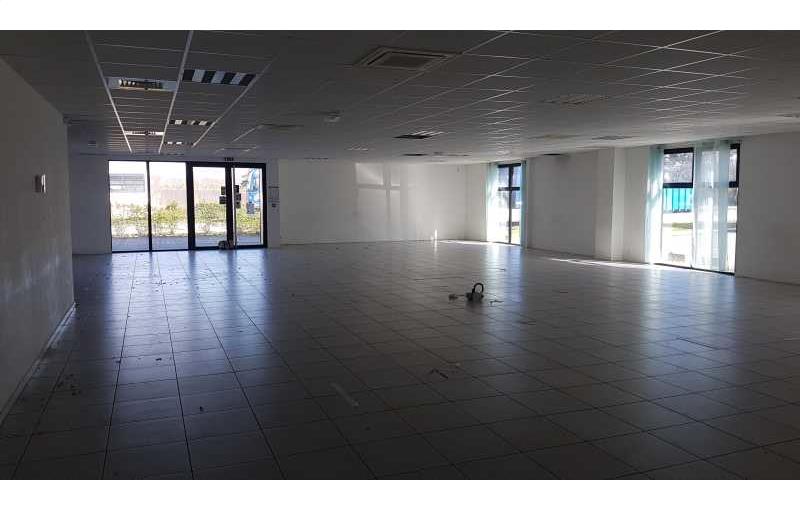 Location de local commercial de 371 m² à Pessac - 33600 photo - 1