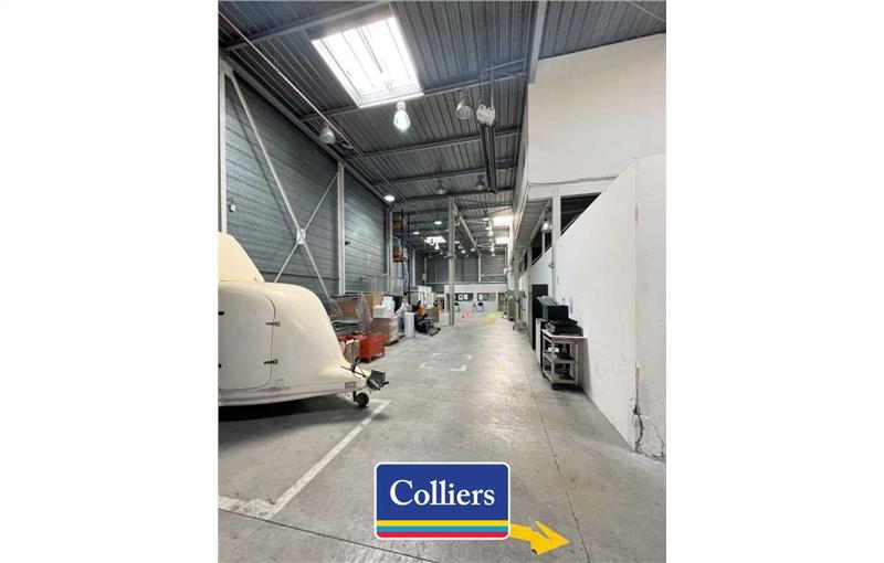 Location d'entrepôt de 1 127 m² à Aix-en-Provence - 13100 photo - 1