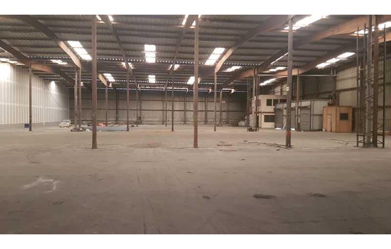 Location d'entrepôt de 6 780 m² à Coutras - 33230 photo - 1