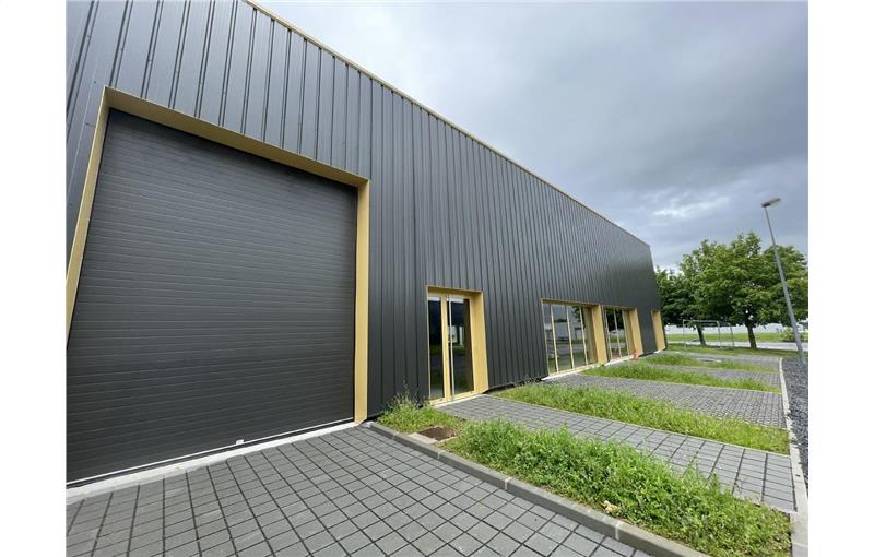 Location d'entrepôt de 780 m² à La Chapelle-des-Fougeretz - 35520 photo - 1