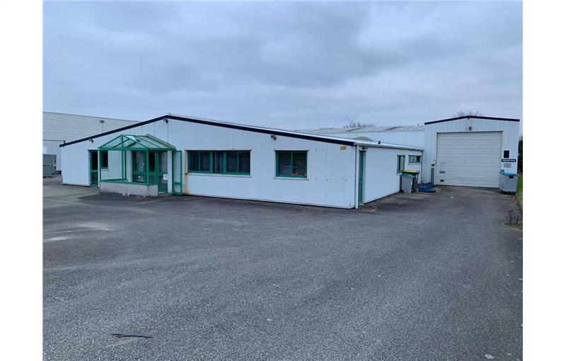 Location d'entrepôt de 1 180 m² à Saint-Évarzec - 29170 photo - 1