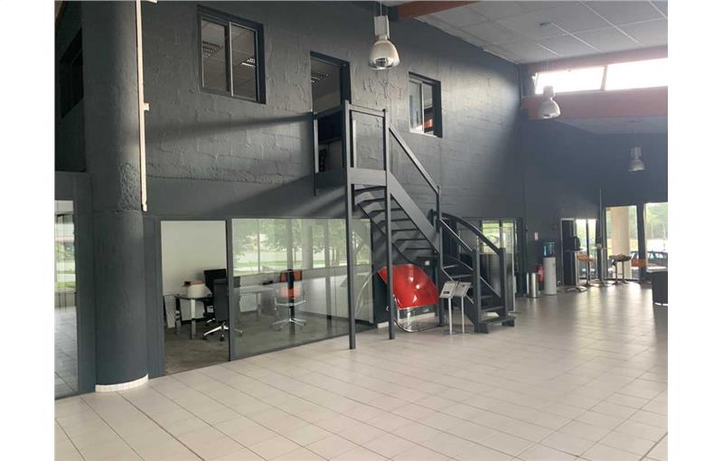 Entrepôt à vendre de 2 190 m² à Pluguffan - 29700 photo - 1
