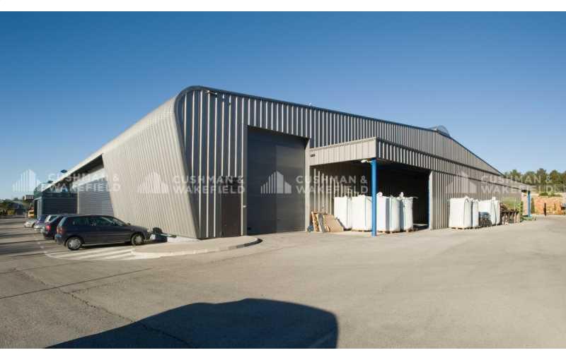 Entrepôt à vendre de 3 500 m² à Roquefort-la-Bédoule - 13830 photo - 1